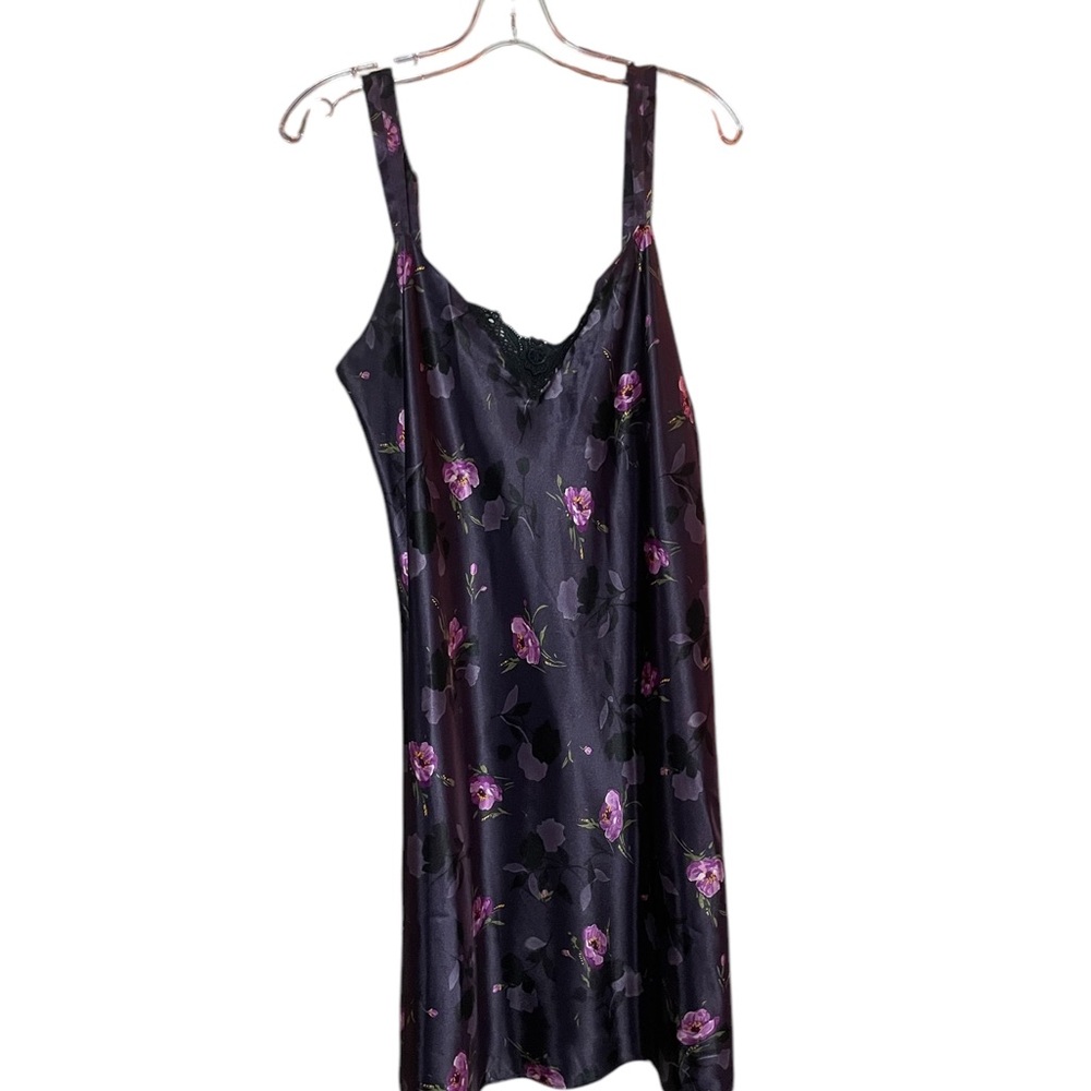 VTG_ Ivy & Annabelle_Floral Black and Purple Women's Nightgown_Large